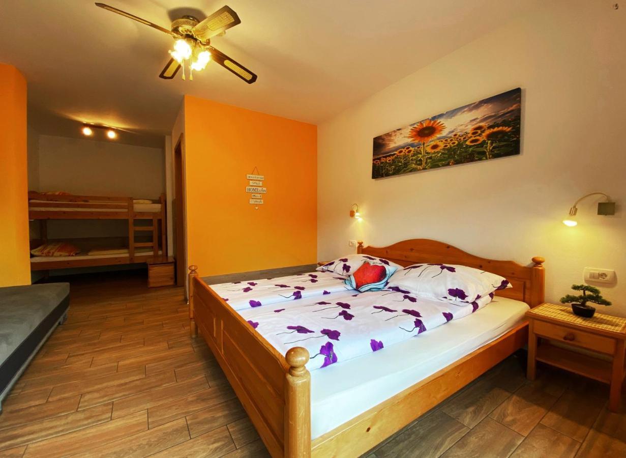 Guesthouse Mesec Zaplana فورنيكا المظهر الخارجي الصورة